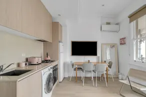 Lucky Studios - Cojoined Apartments on Crown St. - Image 5