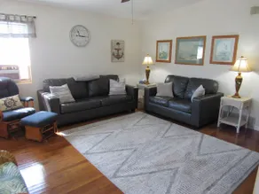 ”Seatreat” is comfy, clean, and close to the Beach - Image 2