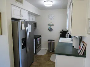 ”Seatreat” is comfy, clean, and close to the Beach - Image 5