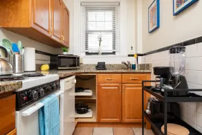 Coolidge Corner-1st Floor-Close to the Subway! - Image 5