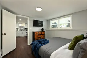 Stylish 2BR Apt, Laundry, KC Stadiums - Image 5