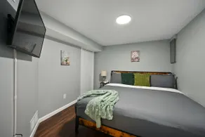 Stylish 2BR Apt, Laundry, KC Stadiums - Image 4