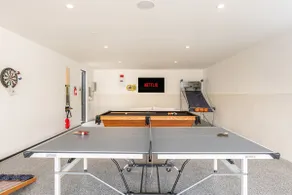 Family Luxury- Pool-Game Room- Pickleball - Image 5