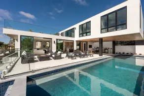 Family Luxury- Pool-Game Room- Pickleball - Image 3