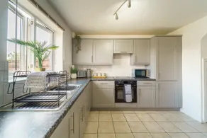 10%OFF | Leisure | Relocation | WiFi | Sleeps8 - Image 5