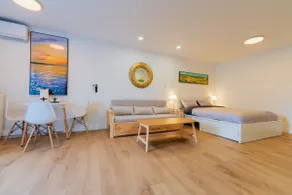 Spacious Studio for 4 | Full Kitchen + Laundry - Image 2
