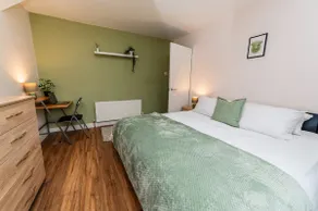 The Yorkshire House, 3-Bed, Parking & Netflix - Image 4