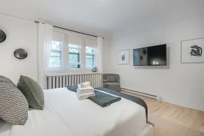 4BR Penthouse - Parking - 2 King & 2 Queen - Image 4
