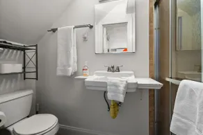 2BR Carriage House | Walk to Old Town & Waterfront - Image 5