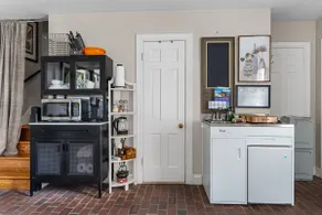 2BR Carriage House | Walk to Old Town & Waterfront - Image 2
