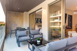 Spacious 2 bedroom apartment with terrace - Image 4