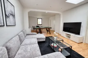 Spacious city loft with pool table - Image 2
