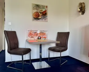 Bright 60 m² apartment – close to the center but quiet - Image 3