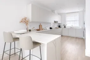 Stunning Knightsbridge 4 bedroom house w/ balcony - Image 3