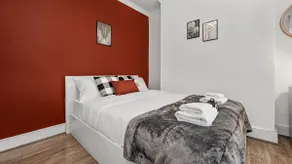 Cosy 2BR Flat by Emirates, 6min to King's Cross - Image 5