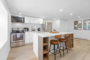 Centrally Located 2 Bed - 2 Bath Apt with Parking - Image 4