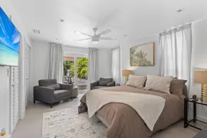 Cozy 1BR w/ Pool · 4 min from Siesta - Image 3