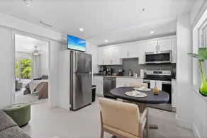 Cozy 1BR w/ Pool · 4 min from Siesta - Image 2