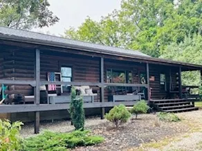 Oak Tree Legacy Lodge, a cozy log cabin retreat - Image 3