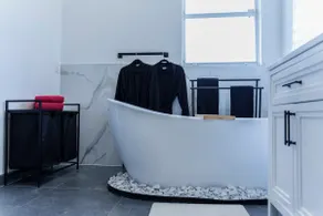 Miami 5BR Pool Home • Sleeps 12 • Free Parking - Image 5