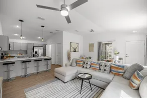 Walk to Pool | Golf Cart | Mins to Eastport Square - Image 2
