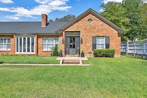 Fresh On Austin Ave, close to Magnolia & Baylor. - Image 2