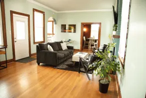 718 Morgan Ave. 3-bedroom (Entire Home) - Image 4