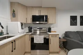 Downtown Stay | Near Royal Alex*Rogers*Stadium - Image 3