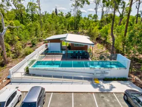 Dream World Escape 4BR Oxenford - Pool, Gym BBQ - Image 3