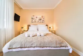 La Vie en Rose Chic French-Style Apartment with Parking in Timisoara - Image 5