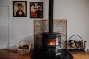 Cosy country cottage, sleeps 8, minutes to town. - Image 3