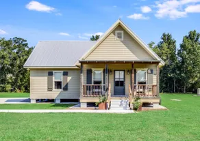 Cute house on the prairie - Image 2