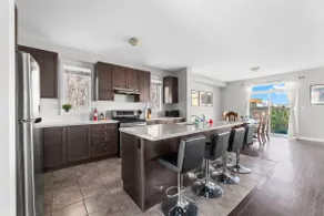 Elephant Escape: Spacious 7B/3.5B Home + Parking! - Image 2
