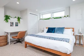 Townhome: 5-min walk to Green Line, parking for 4 - Image 4