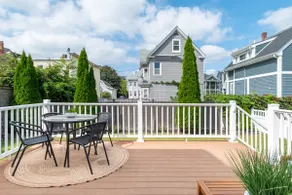 Townhome: 5-min walk to Green Line, parking for 4 - Image 5