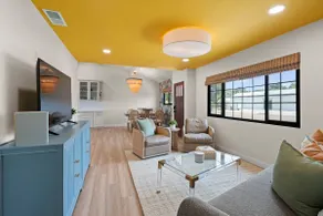 New, 3/2 Fam Friendly, BBQ, Hot Tub, Central, LUX! - Image 4
