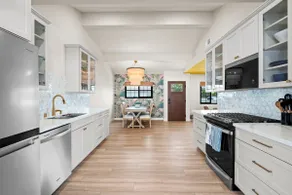 New, 3/2 Fam Friendly, BBQ, Hot Tub, Central, LUX! - Image 2
