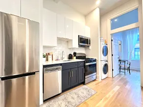 Downtown 1BR Retreat • PPAC • Kitchen & W/D - Image 3