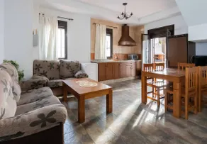 Villa La Corte 3BR | Pool | BBQ | Fireplace - Image 5