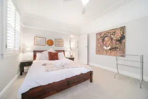 Double Bay Lodge - Old Money Luxury Living, Parking - Image 5