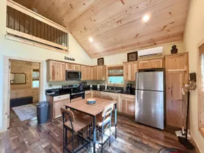 CHaRMING LaKESIDE COTTaGE - Image 3