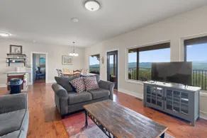Mountainside Retreat with Stunning Views - Image 5