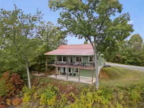 Mountainside Retreat with Stunning Views - Image 3