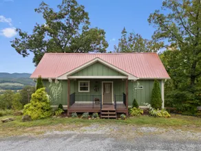 Mountainside Retreat with Stunning Views - Image 2