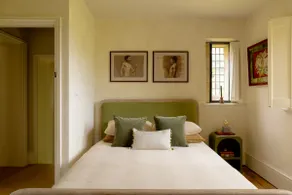 Historic Cotswolds Lodge House outside Broadway - Image 3