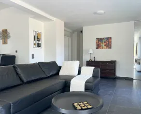Modern Garden Apartment - City & Mountain View - Image 3