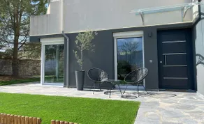 Modern Garden Apartment - City & Mountain View - Image 1