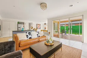 StayAU Modern Sanctuary Mins from the Ct & Airport - Image 2
