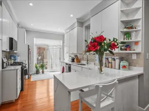 Star union house ·2BR /3Queen/1BA+ Parking - Image 3