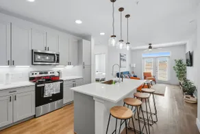 Spacious 2-Bed 2-Bath Condo by Traveller's Comfort - Image 3